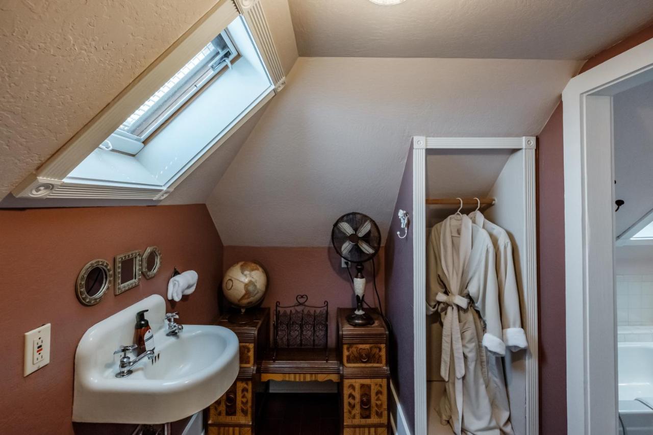 Mamere'S Guest House Monmouth Bagian luar foto