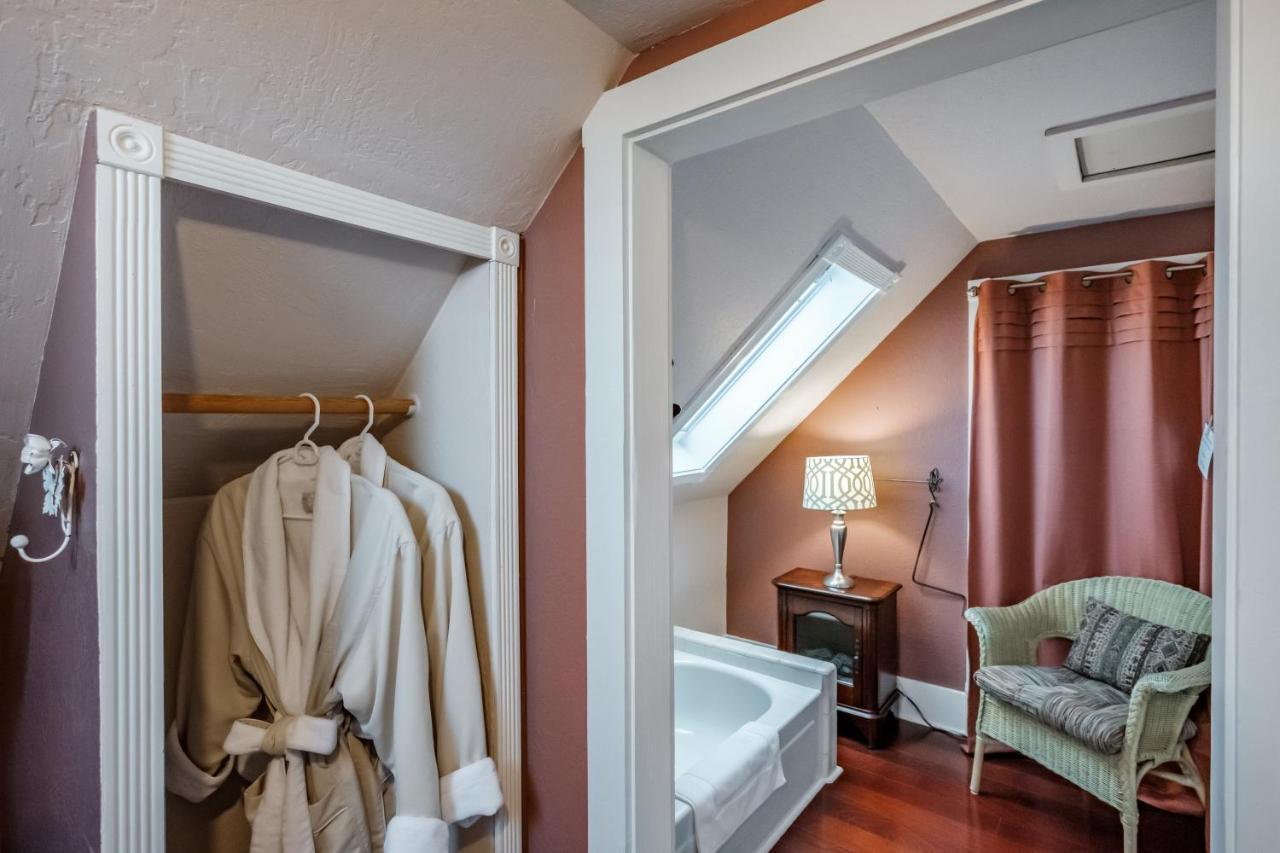 Mamere'S Guest House Monmouth Bagian luar foto