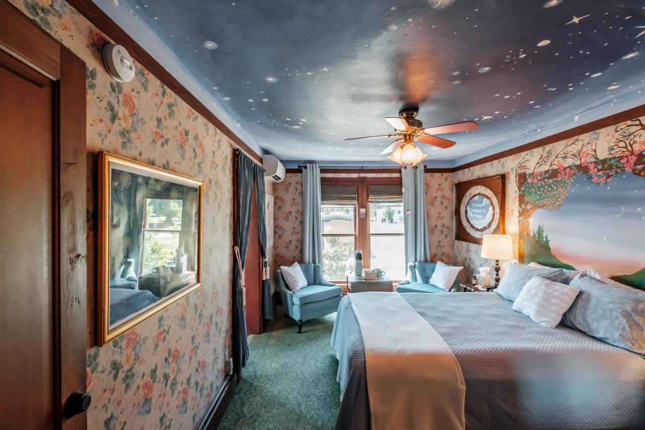 Mamere'S Guest House Monmouth Bagian luar foto