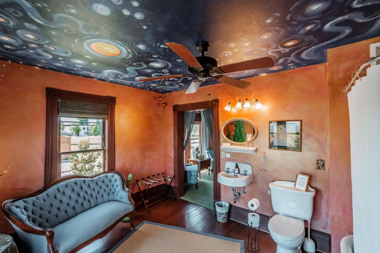 Mamere'S Guest House Monmouth Bagian luar foto