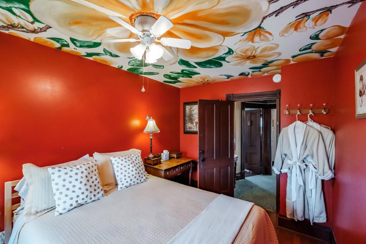 Mamere'S Guest House Monmouth Bagian luar foto