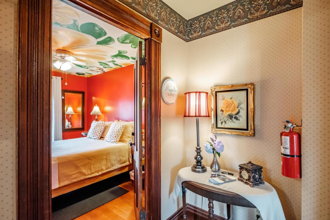 Mamere'S Guest House Monmouth Bagian luar foto