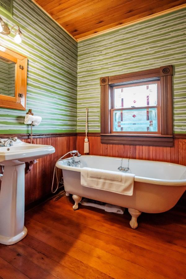 Mamere'S Guest House Monmouth Bagian luar foto