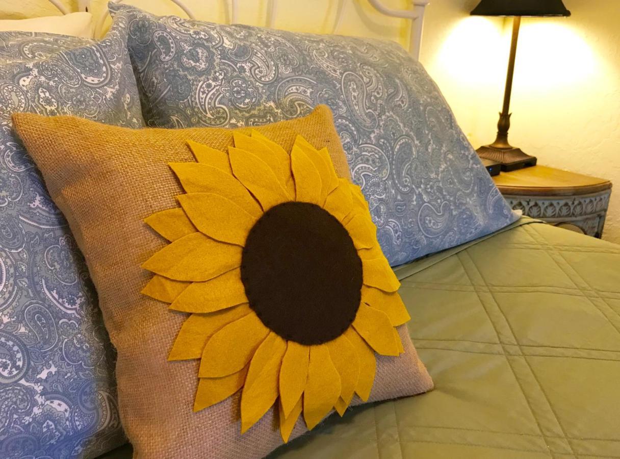 Mamere'S Guest House Monmouth Bagian luar foto